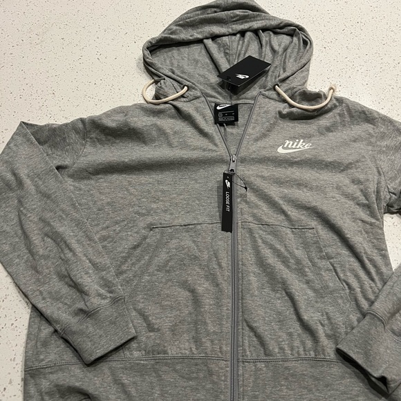 Nike size Medium . - Picture 2 of 4